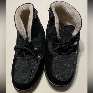 NWOT Minnetonka Size 7 Cozy Slipper Moccasin Booties